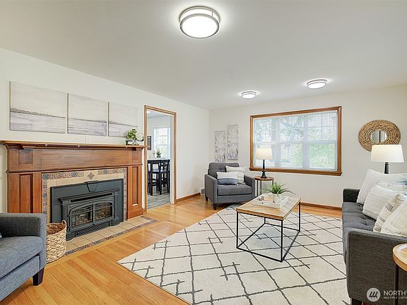 3rd image of 15524 Midvale Avenue N