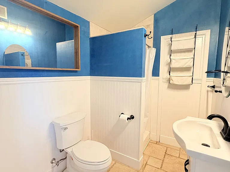 208 Circuit Dr #1 — Photo 8