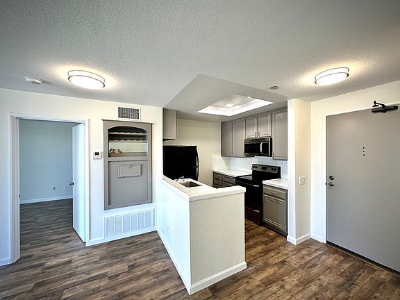5th image of 850 State St Unit 424