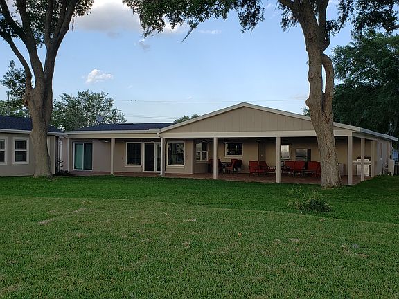 1075 SF Covered Porch