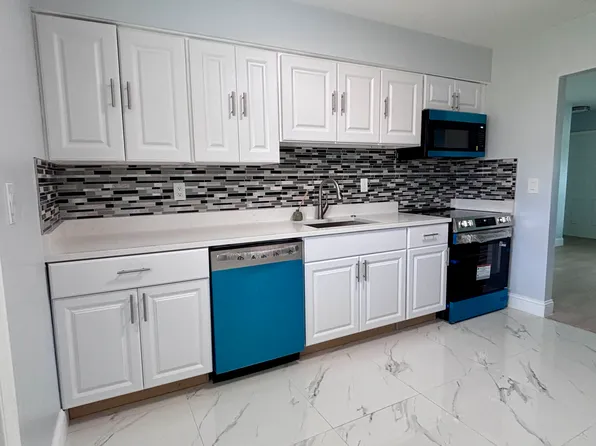 9350 Sun Ct #1, West Palm Beach, FL 33403