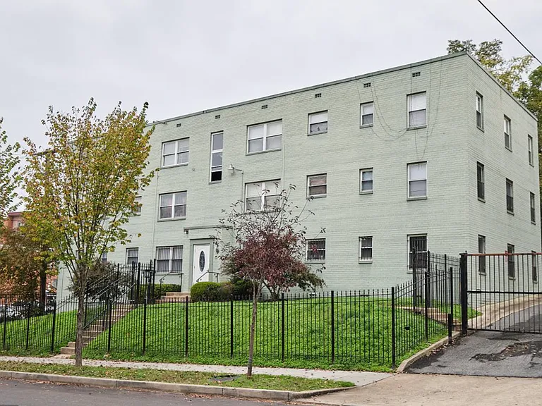 4800 C St SE #30 — Photo 1