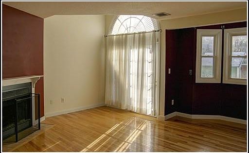 3rd image of 277 Lincoln St