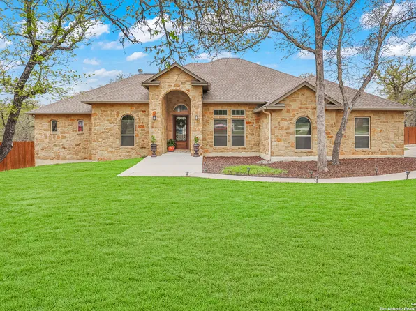 218 Champions Blvd, La Vernia, TX 78121