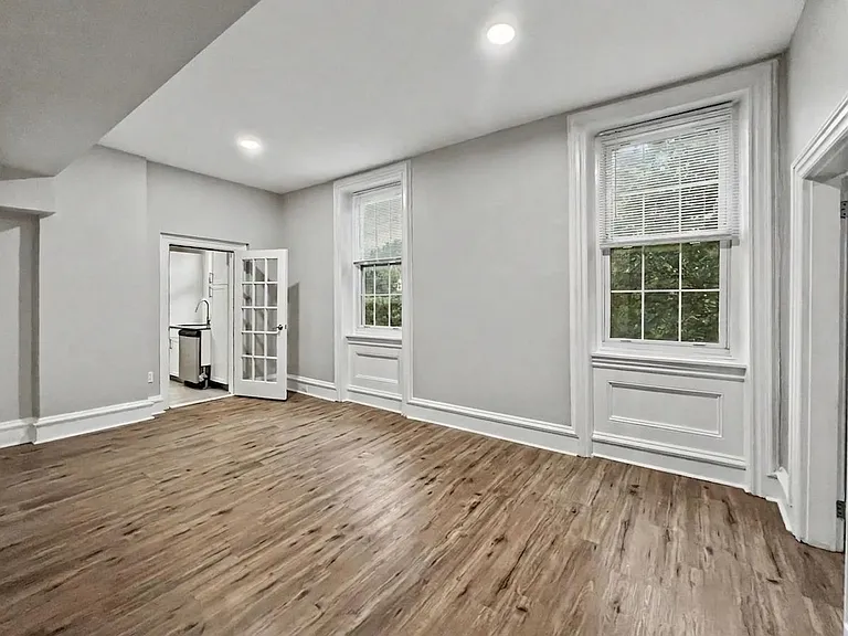 1012 E Lancaster Ave — Photo 5