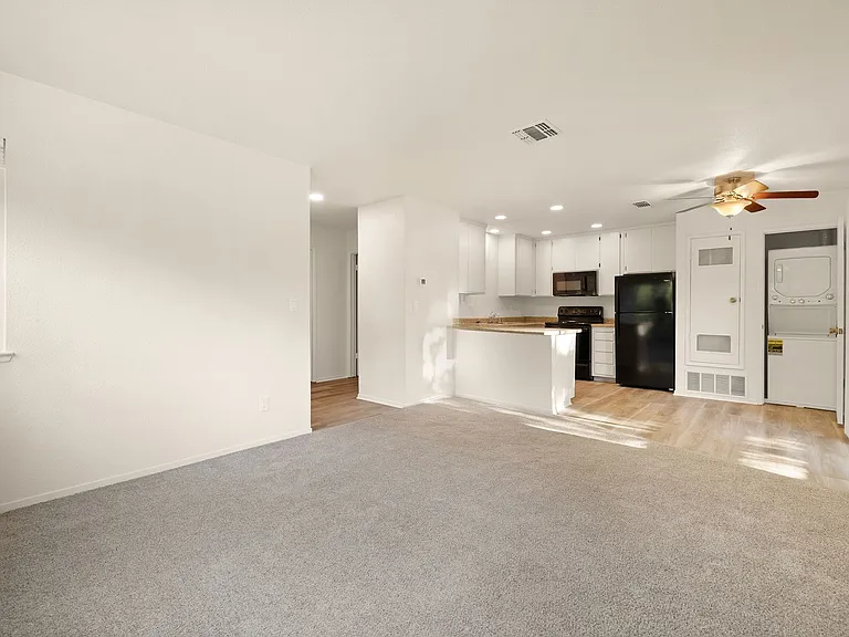 1661 Forest Avenue Apartments — Photo 25