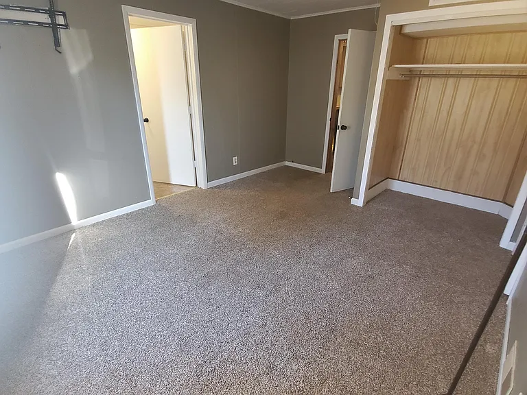 824 E Harris St — Photo 9
