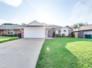 9316 Buttonfield Ave, Moore, OK 73160