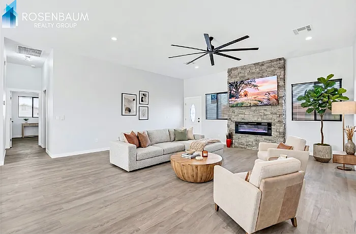 10153 W Wenden Dr — Photo 3