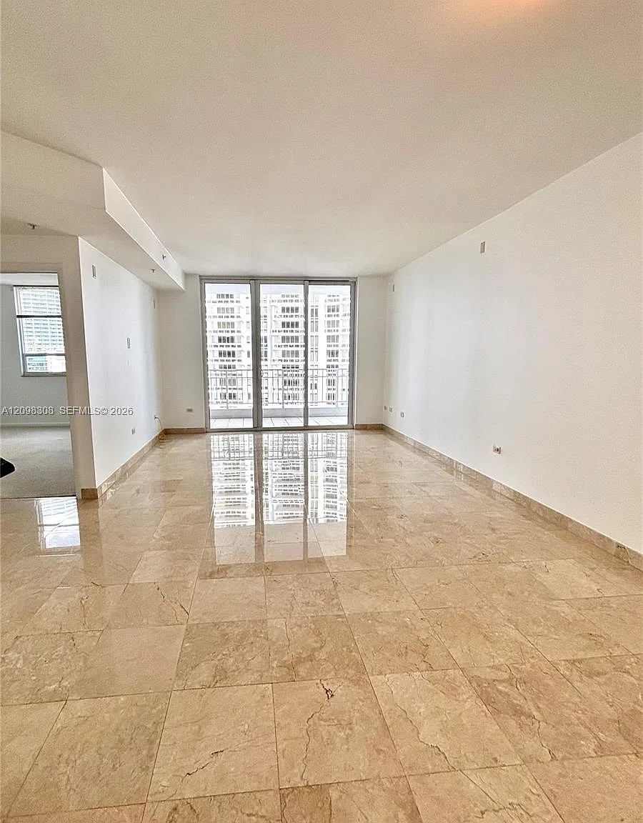 Courts Brickell Key Condo — Photo 1