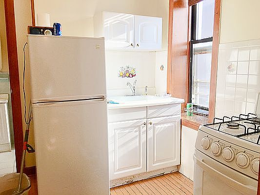 3rd image of 314 Bedford Ave APT E4