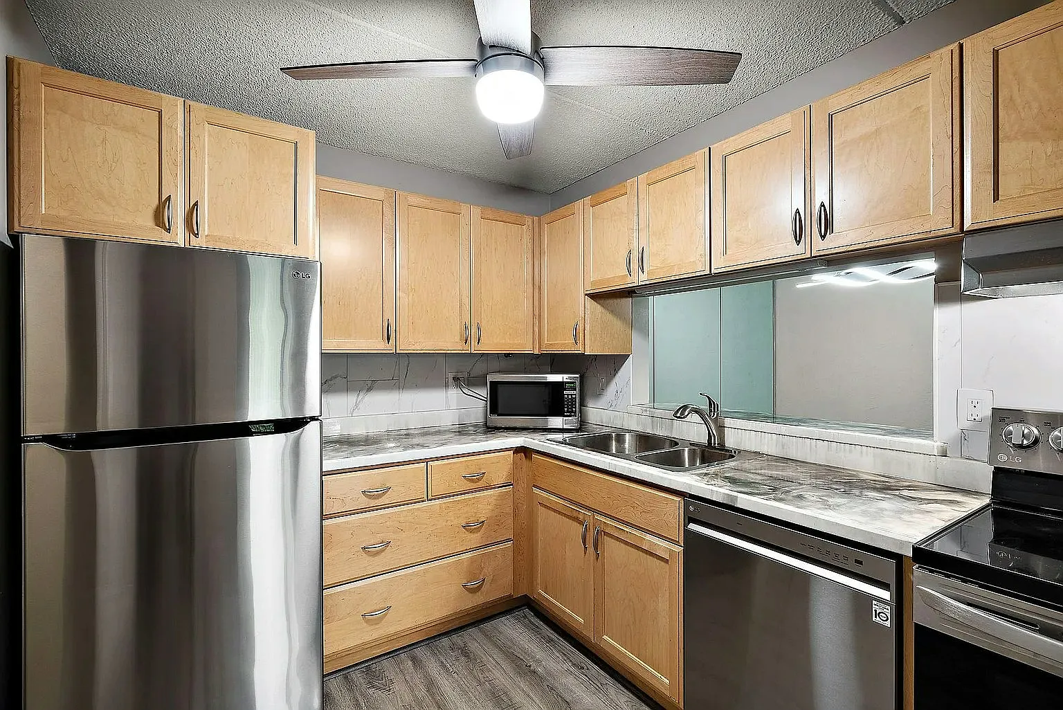 10411 Cedar Lake Road South, Unit 409 — Photo 2