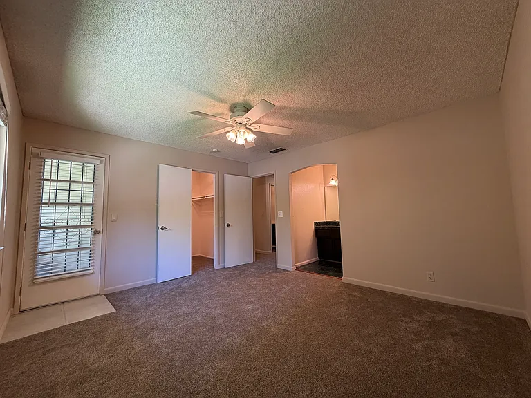 2223 Bridlewood Dr — Photo 10