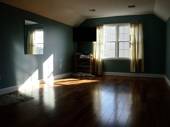4th image of 2513 Blue Jay Dr