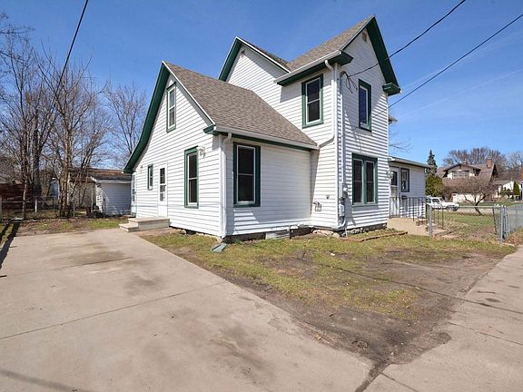 2nd image of 1320 2nd St SE