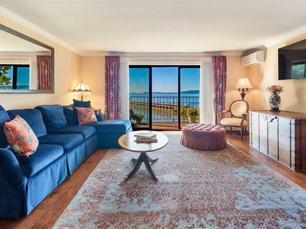 303 Kemeys Cove #303, Briarcliff Manor, NY 10510