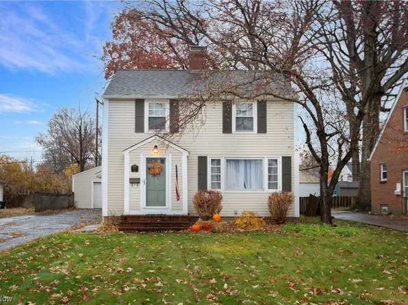 545 Oakmoor Rd, Bay Village, OH 44140