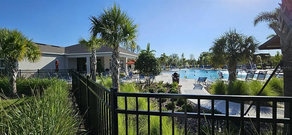 3 bed, 2.5 bath, 1560 sqft, $2,200 — Photo 4
