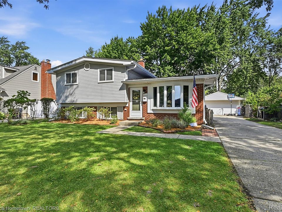 260 Burroughs St, photo 3