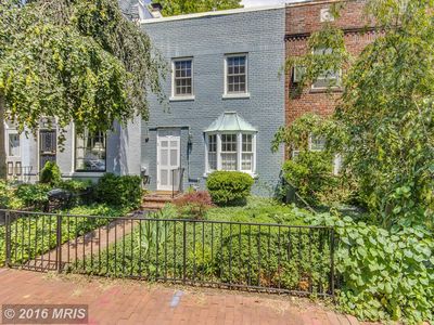 710 9th St SE, Washington, DC, 20003