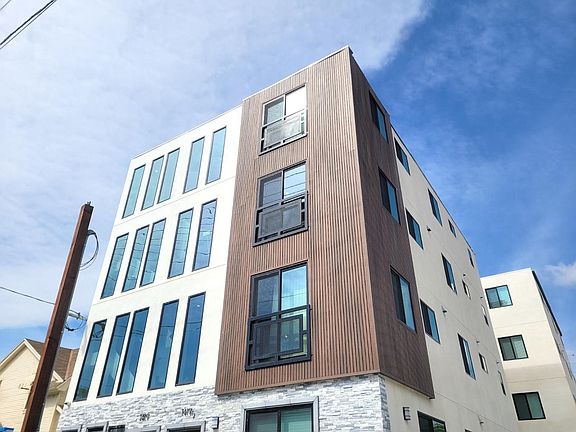 3rd image of 1421 W 35th St #1/4