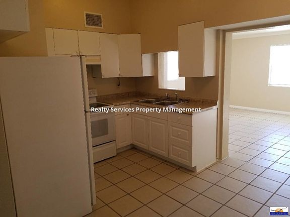 3rd image of 1406 Floral Dr