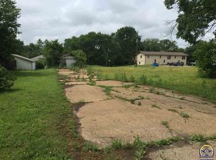 120 E 8th St, Auburn, KS 66402