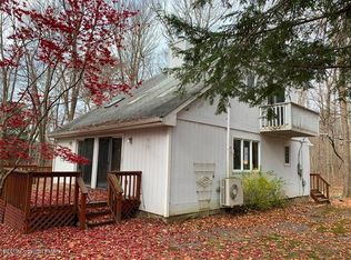 1211 Blackberry Rd, Pocono Lake, PA 18347