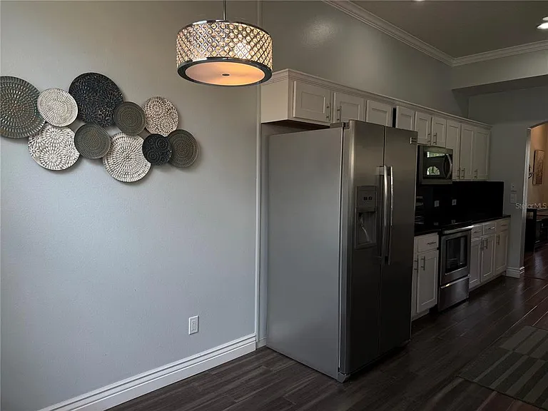 109 Grace Ave — Photo 6