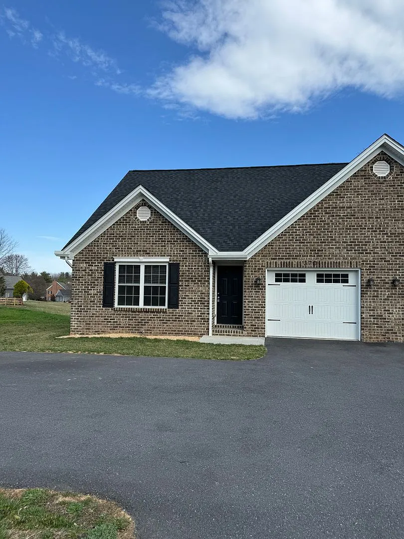 Like New Duplex for Rent — Photo 1