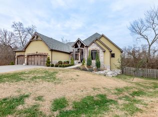 4294 E Ridgeview St, Springfield, MO 65809