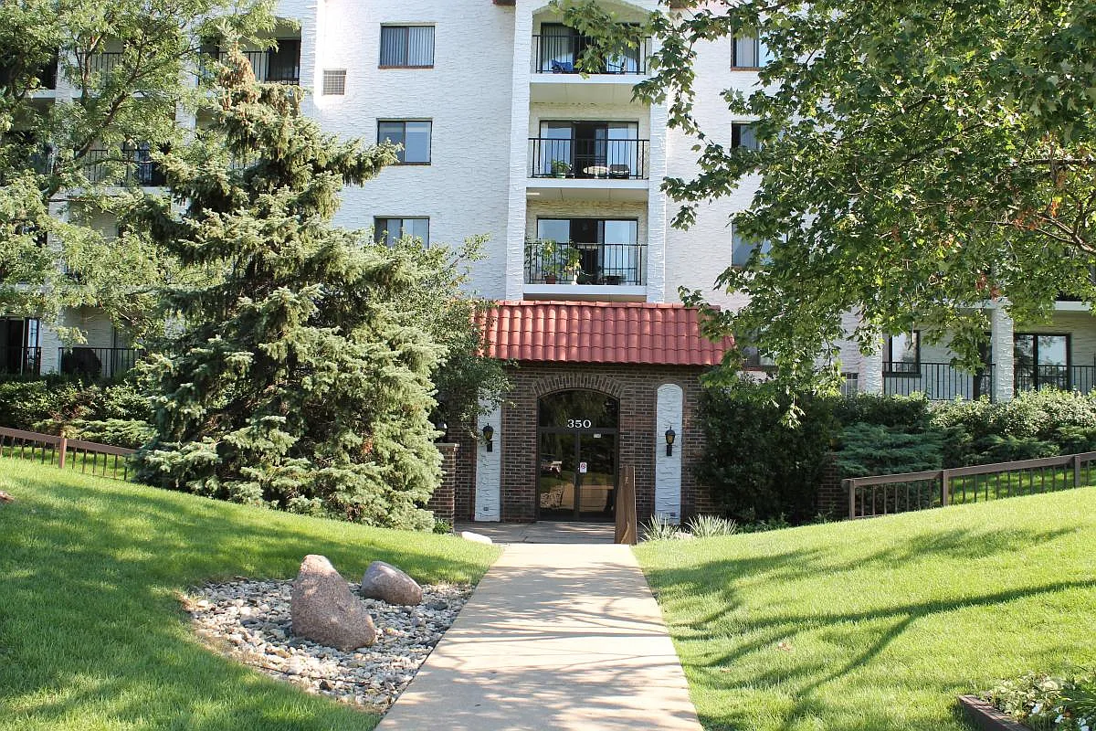 2 bed, 1200 sqft, $1,895 — Photo 1