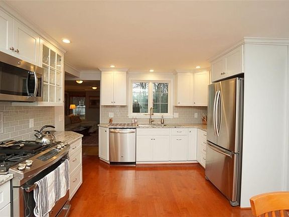 4th image of 26 High Park Blvd