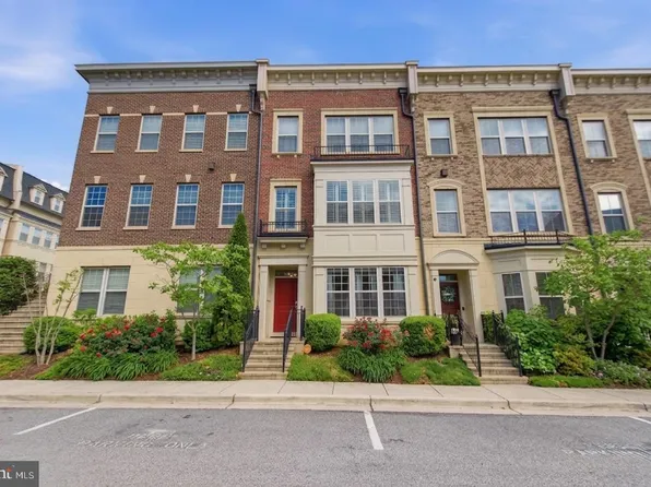 703 Quayside Ct #95, Oxon Hill, MD 20745