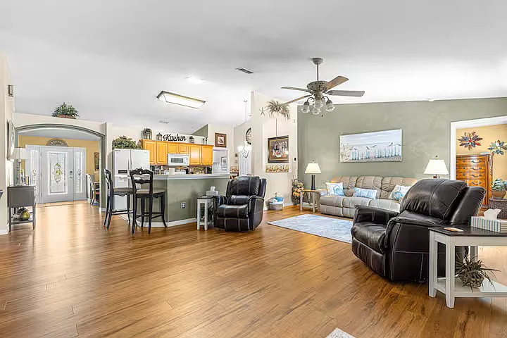 3 bed, 2000 sqft, $3,000 — Photo 4