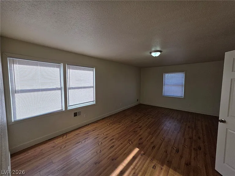 1590 Mustang Dr — Photo 7