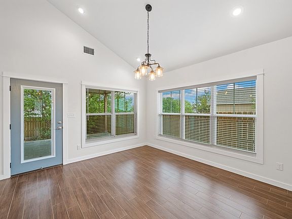 4th image of 1016 Creswell Ln
