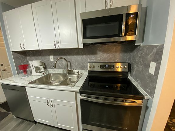 2nd image of 1440 Delaware Ave