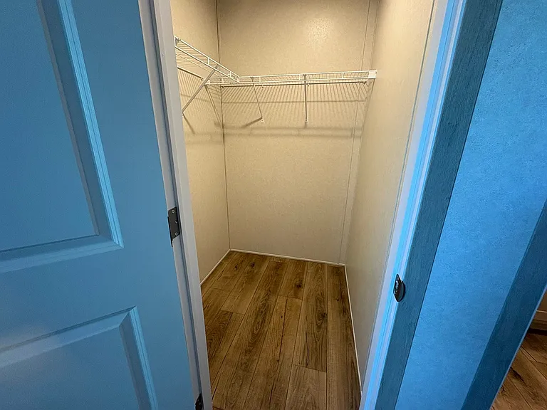 436 Selkirk Dr — Photo 8