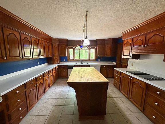 5th image of 180 Northwoods Rd
