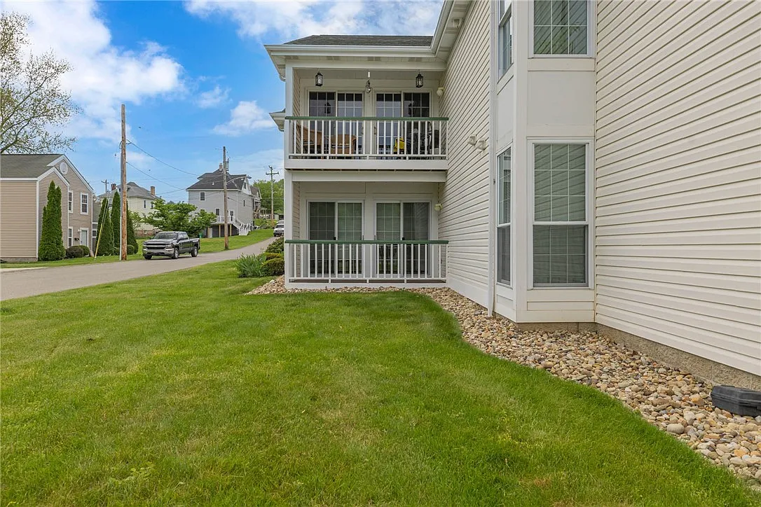 1217 Riverside Dr photo 1