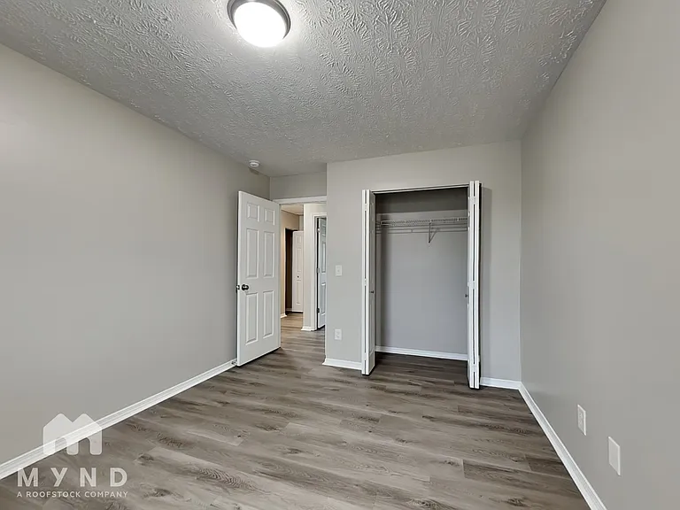 2838 Creekbend Dr — Photo 16