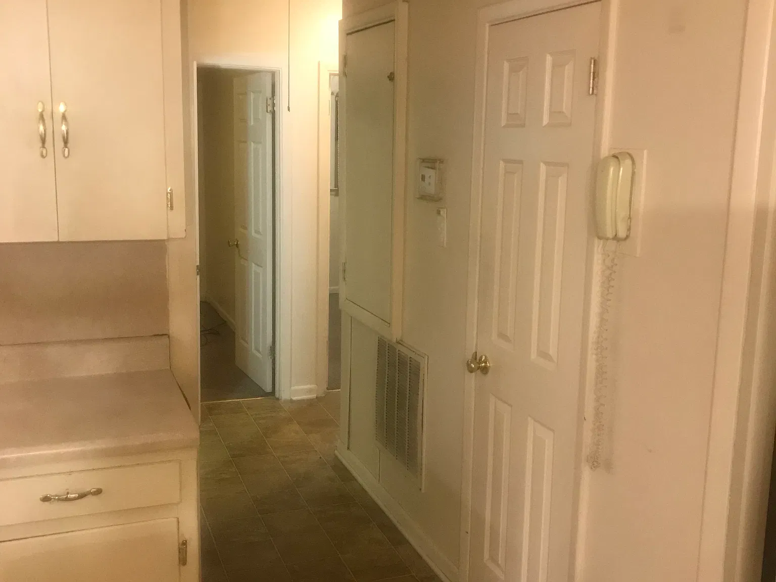 208 Wayne Ave — Photo 4