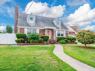 11 Standish Rd, Valley Stream, NY 11580