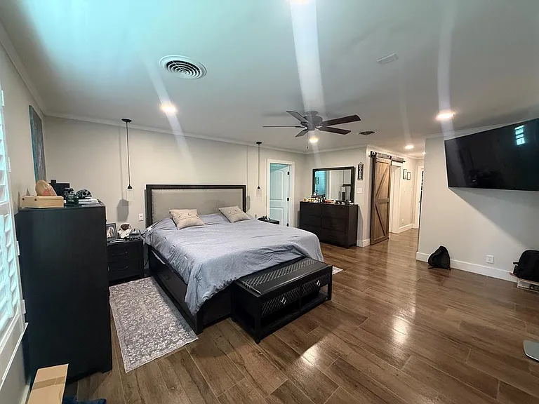 1616 W Dengar Ave — Photo 2