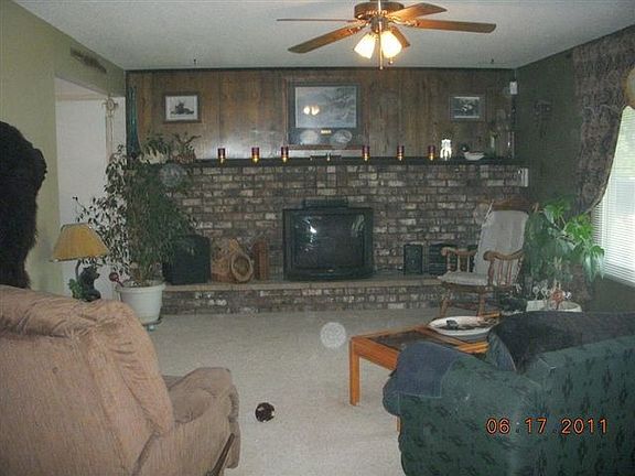 2nd image of 3109 S Heritage Ave