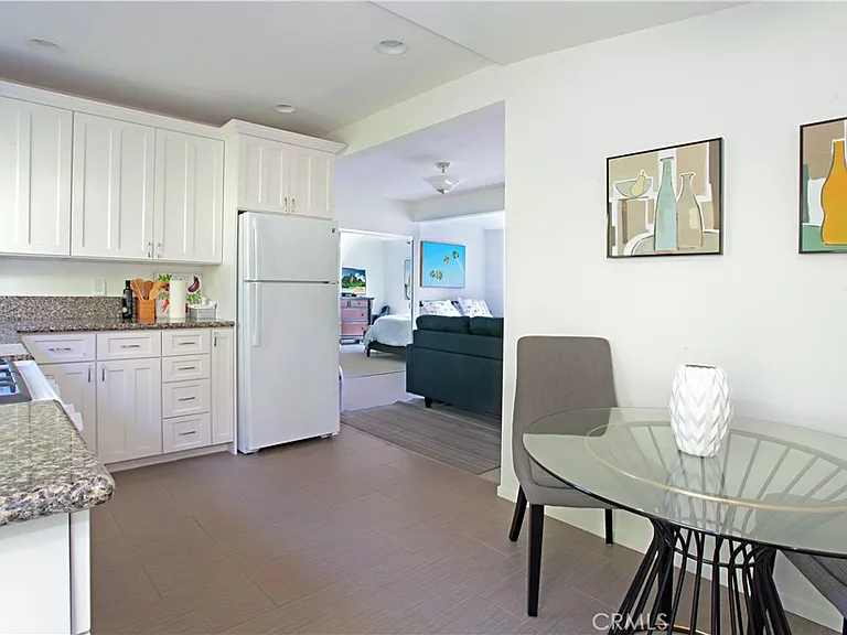 405 Heliotrope Ave #B — Photo 3