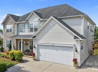 2 Breyerton Ct, Asheville, NC 28804