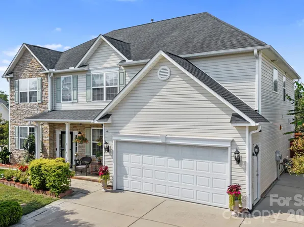 2 Breyerton Ct, Asheville, NC 28804