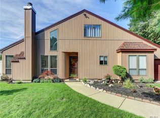 7 Timber Ridge Dr #7, Holbrook, NY 11741